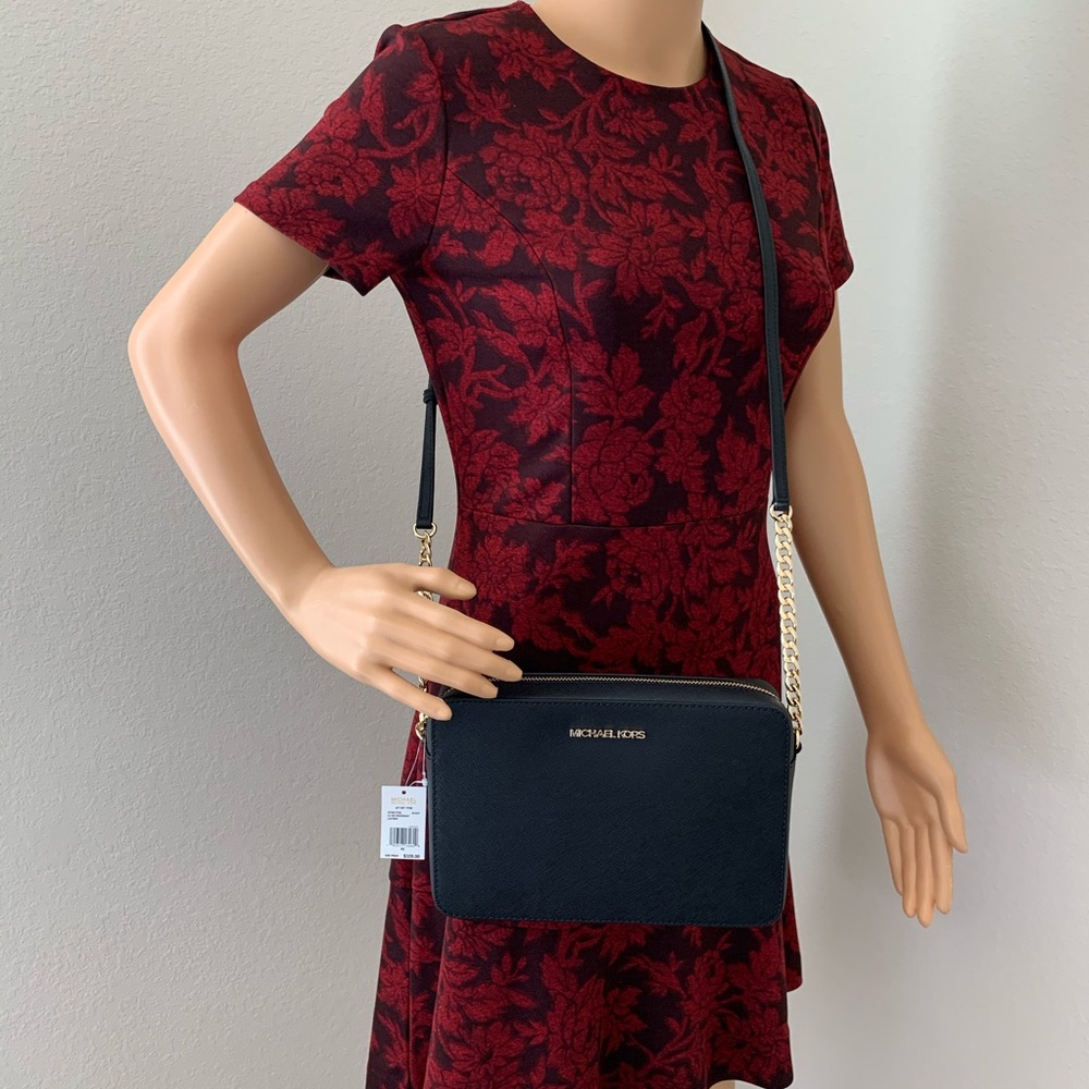 MICHAEL KORS JET SET LARGE EW SAFFIANO LEATHER CROSSBODY BAG IN BLACK / GOLD